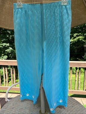 Quacker Factory Aqua Blue Pull-On Capri Pants with Daisy Embroidery